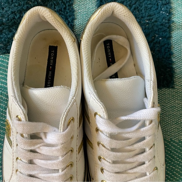 Tommy Hilfiger White and Gold Sneakers | Size 6 - Picture 5 of 8